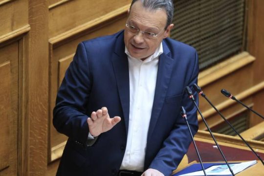 Φάμελλος: Η κυβέρνηση λειτουργεί σαν πλασιέ συμφερόντων αμερικανικών και γαλλικών εταιρειών